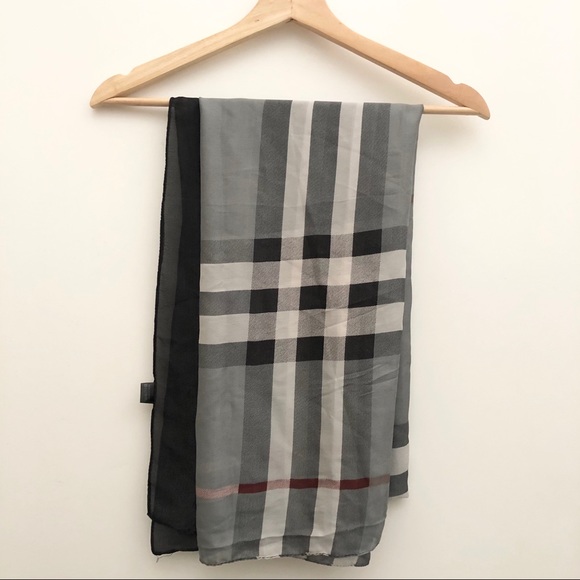 Silk feeling Burberry Pattern Shall 🖤 - Picture 2 of 7